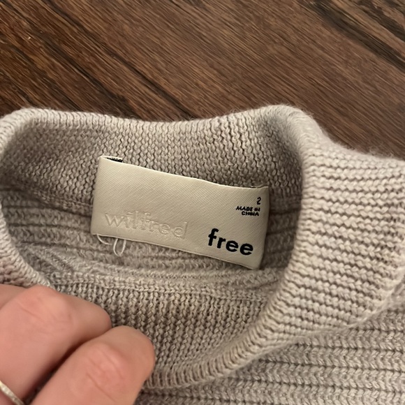 cropped wilfred sweater - Picture 2 of 3